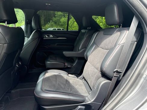 Used 2025 Ford Explorer ST AWD/4WD image 31