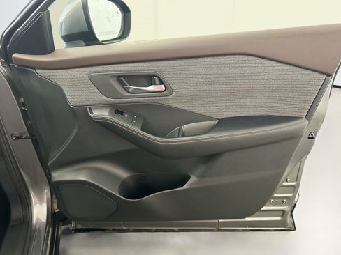 Used 2023 Nissan Rogue SV AWD/4WD image 32