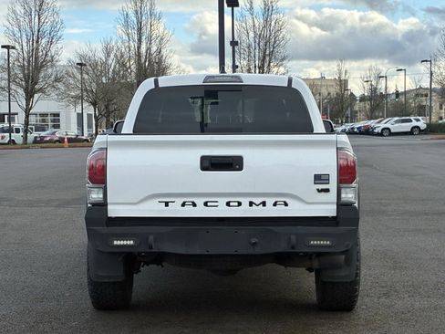 Used 2020 Toyota Tacoma TRD Off-Road w/ TRD Premium Off Road Package image 6