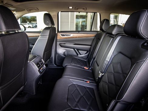 New 2026 Volkswagen Atlas SE image 47