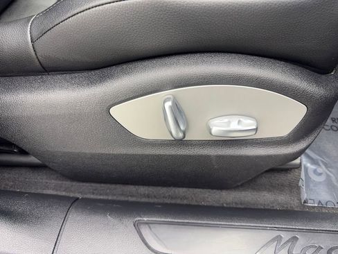 Used 2022 Porsche Macan AWD/4WD image 46