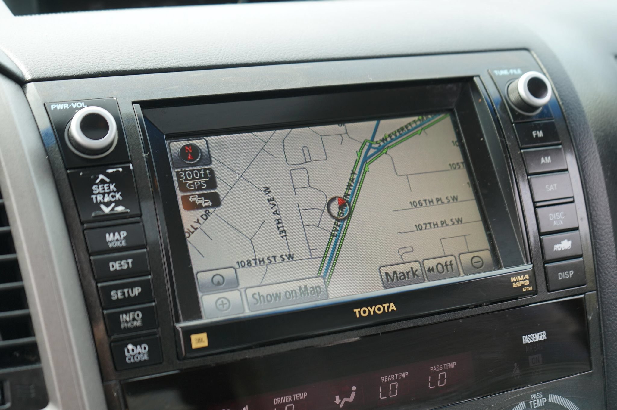 Used 2011 Toyota Sequoia Platinum AWD/4WD image 23