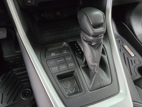 Used 2024 Toyota RAV4 LE image 33