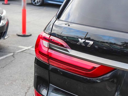 Used 2022 BMW X7 M50i w/ Dynamic Handling Package image 7