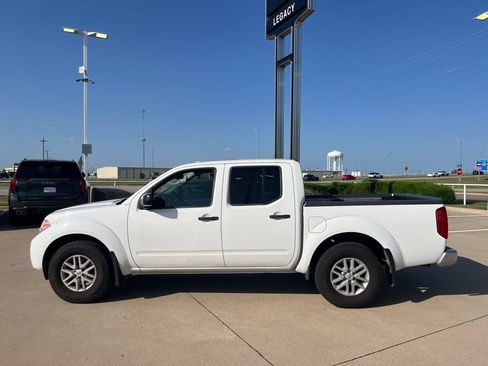 Used 2017 Nissan Frontier SV w/ SV Value Truck Package RWD image 3
