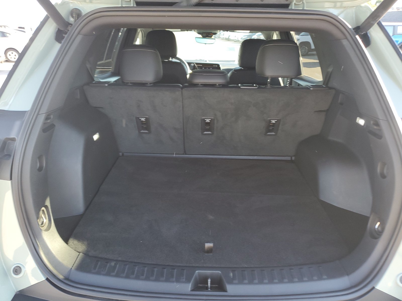 Used 2025 Chevrolet Equinox LT w/ Convenience Package II FWD image 8