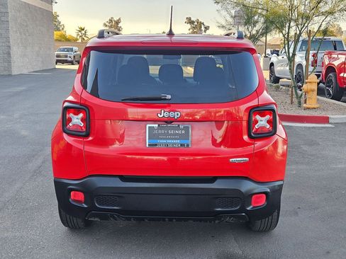 Used 2016 Jeep Renegade Latitude w/ Popular Equipment Group image 4