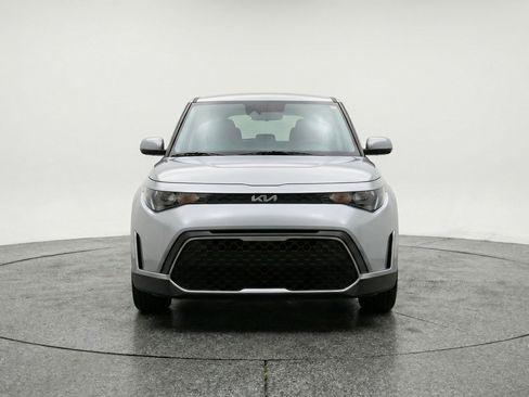 Used 2025 Kia Soul LX w/ LX Technology Package image 2