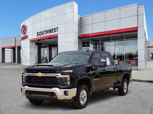 Used 2025 Chevrolet Silverado 2500 LT AWD/4WD image 2