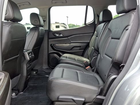 Used 2023 GMC Acadia SLT w/ LPO, Floor Liner Package FWD image 20