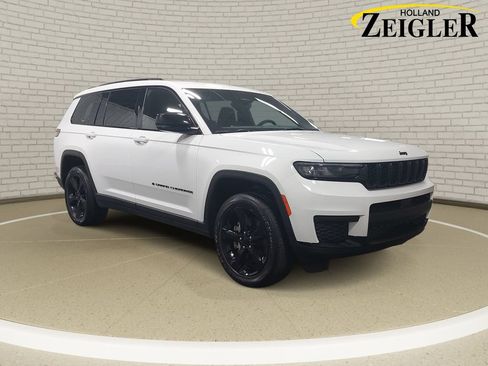 Used 2023 Jeep Grand Cherokee L Laredo AWD/4WD image 3