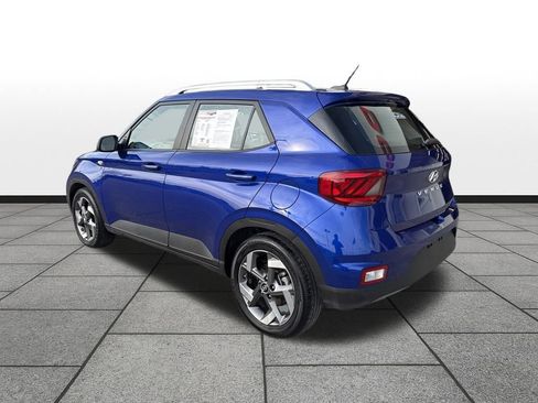 Used 2025 Hyundai Venue SEL image 3
