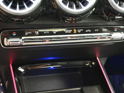 Used 2023 Mercedes-Benz GLB 250 4MATIC image 18