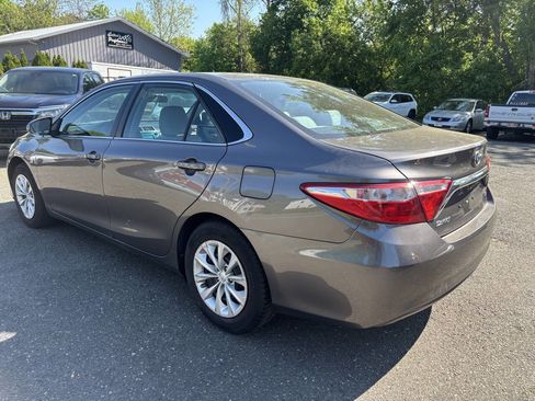 Used 2015 Toyota Camry LE image 3