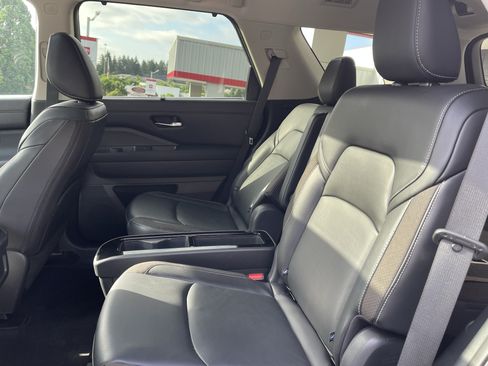 Used 2023 Nissan Pathfinder SL w/ SL Premium Package AWD/4WD image 14