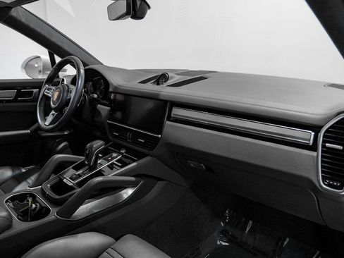 Used 2020 Porsche Cayenne Turbo AWD/4WD image 12