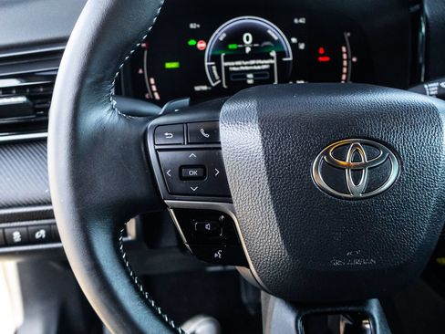 Used 2026 Toyota Camry SE w/ Convenience Package FWD image 36