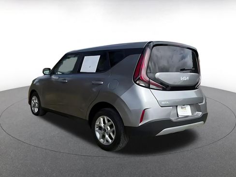 Used 2025 Kia Soul LX w/ LX Technology Package FWD image 12