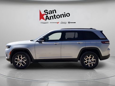 New 2025 Jeep Grand Cherokee Limited RWD image 5