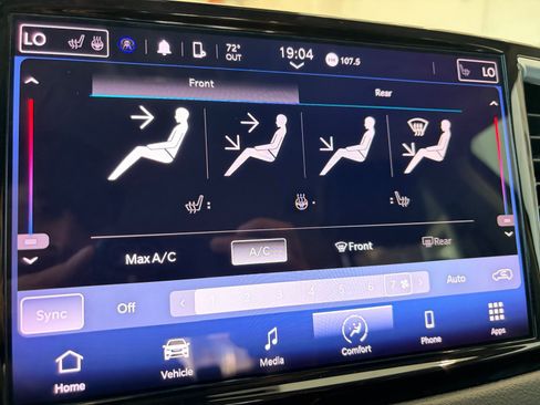 Used 2023 Chrysler Pacifica Touring-L FWD image 24