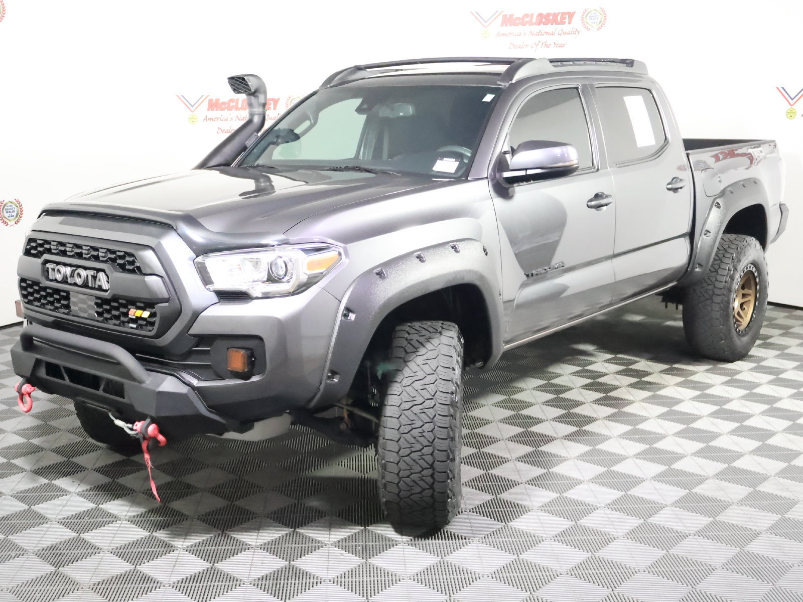 Used 2019 Toyota Tacoma TRD Off-Road w/ Technology Package AWD/4WD image 11