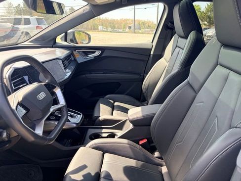 Used 2024 Audi Q4 e-tron Prestige image 7