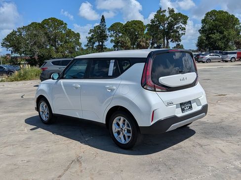 Certified 2025 Kia Soul LX w/ LX Technology Package FWD image 5