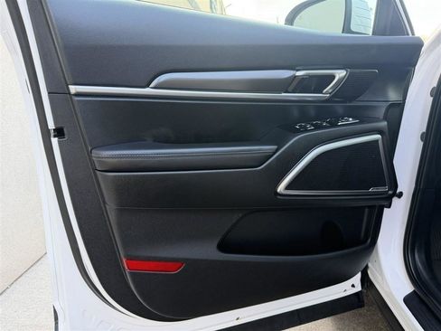 Used 2025 Kia Telluride S image 17