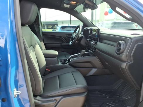 Used 2025 Chevrolet Colorado Trail Boss AWD/4WD image 17
