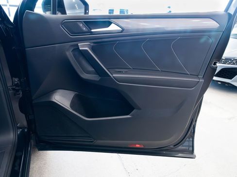 Used 2023 Volkswagen Tiguan SE image 23