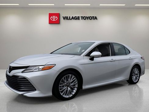Certified 2020 Toyota Camry XLE image 1