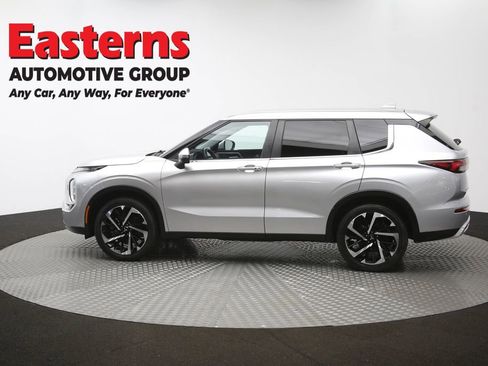 Used 2023 Mitsubishi Outlander SE AWD/4WD image 59