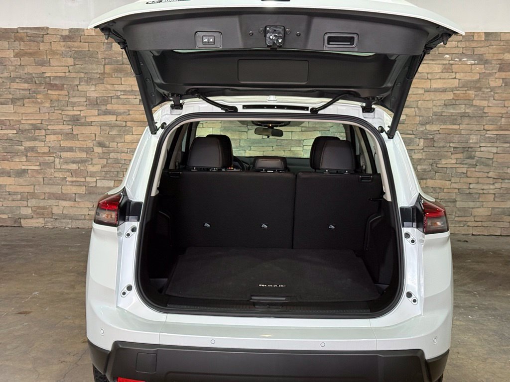 Certified 2026 Nissan Rogue SV w/ SV Premium Package FWD image 8