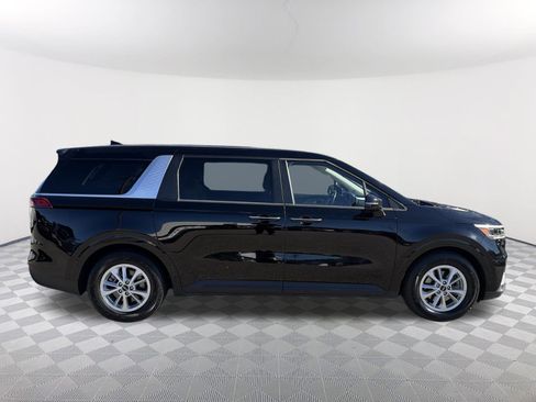 Used 2024 Kia Carnival LX image 16