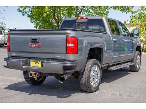 Used 2018 GMC Sierra 2500 Denali w/ Duramax Plus Package AWD/4WD image 3