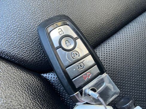 Used 2023 Ford Explorer Limited image 28