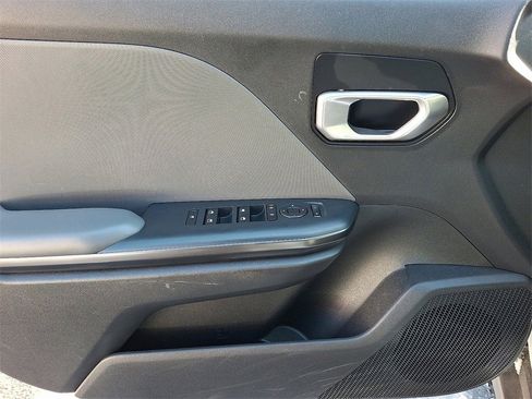 Used 2025 Kia K4 LX image 13
