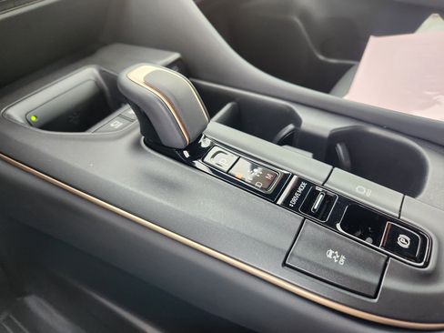 Used 2023 Toyota Crown Platinum image 18