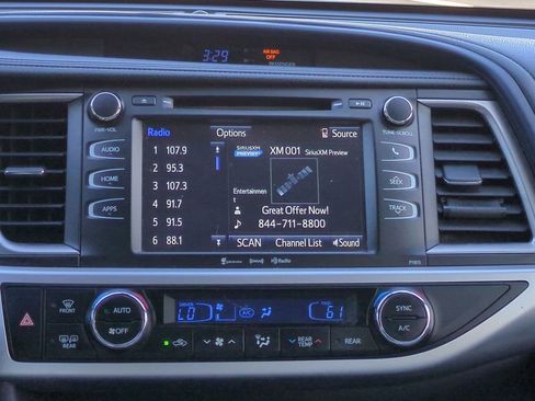 Used 2019 Toyota Highlander Plus image 18