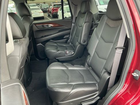 Used 2016 Cadillac Escalade Luxury image 17