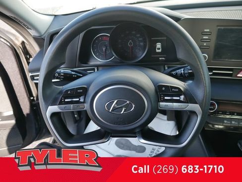 Used 2022 Hyundai Elantra SEL FWD image 25