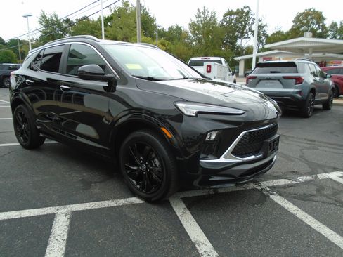 Used 2024 Buick Encore GX Sport Touring w/ Comfort Package AWD/4WD image 4
