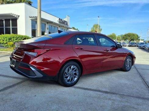 Used 2025 Hyundai Elantra Blue image 24