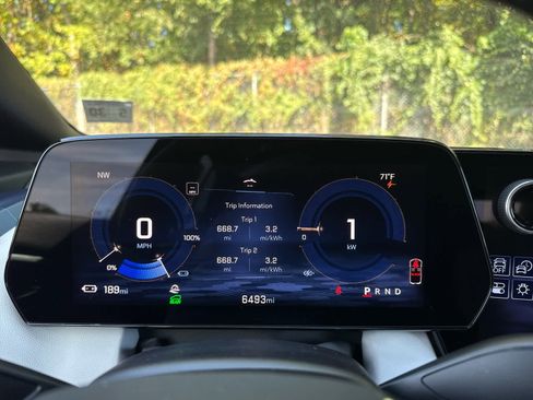 Used 2025 Chevrolet Equinox EV LT image 14