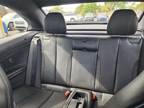 Used 2018 BMW M4 Convertible image 19