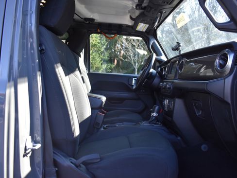 Used 2019 Jeep Wrangler Unlimited Sahara w/ Cold Weather Group image 25