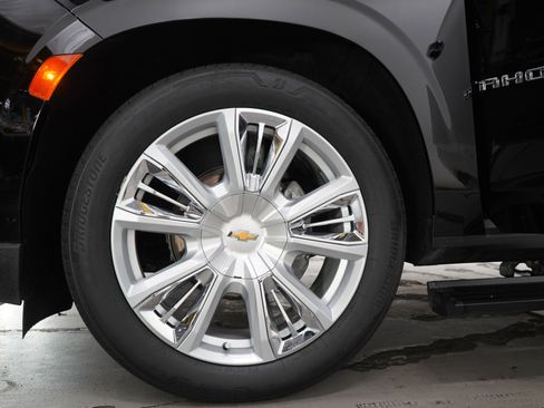 Used 2024 Chevrolet Tahoe High Country AWD/4WD image 32