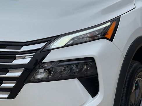 Used 2026 Nissan Rogue SV FWD image 5