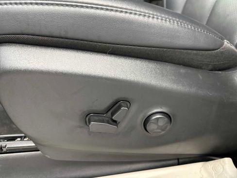 Used 2024 Chrysler Pacifica Touring-L image 20