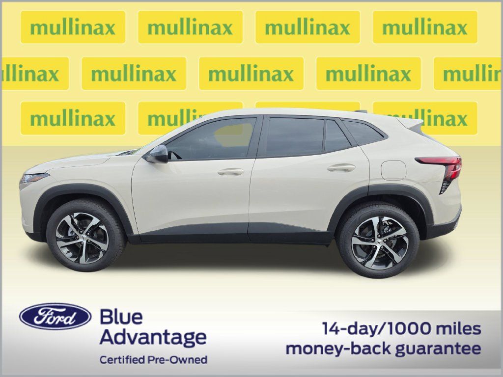 Used 2026 Chevrolet Trax RS FWD image 12